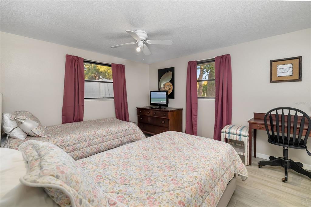 410 Pameto Road Nokomis, FL 34275 - Photo 29 of 40 a bedroom with a bed and dresser
