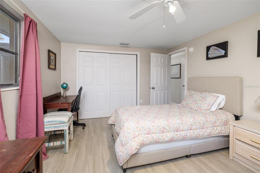 410 Pameto Road Nokomis, FL 34275 - Photo 30 of 40 a bedroom with a bed and a chair