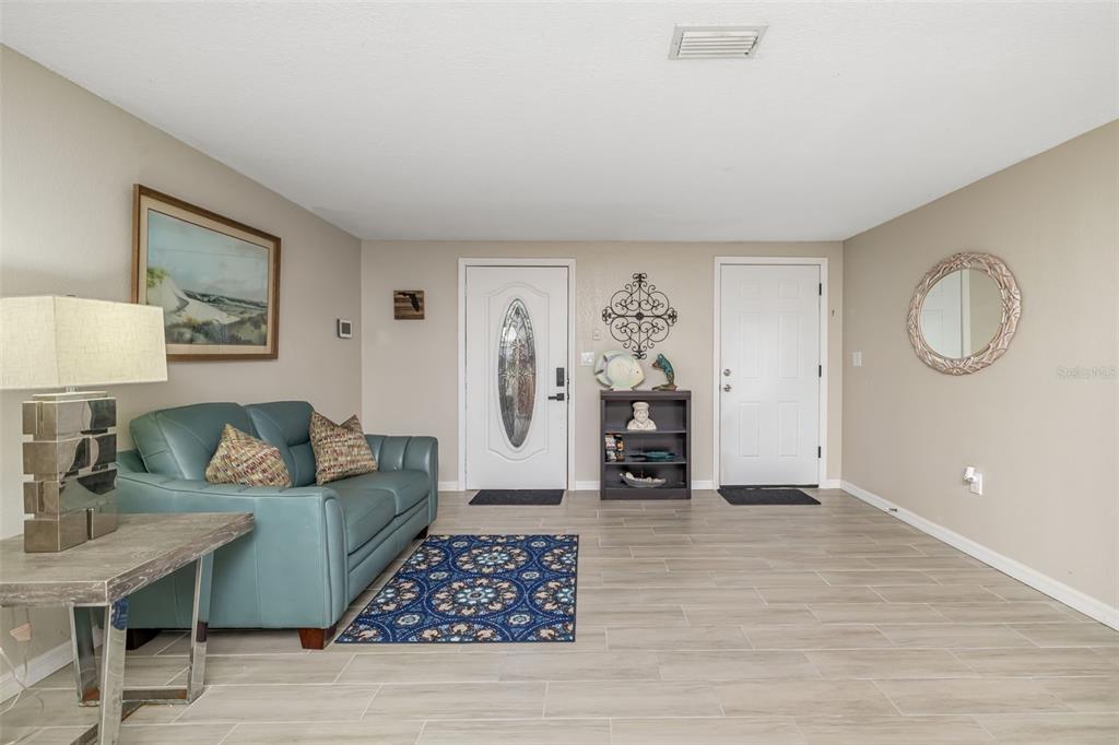 410 Pameto Road Nokomis, FL 34275 - Photo 10 of 40 a living room with furniture and a table