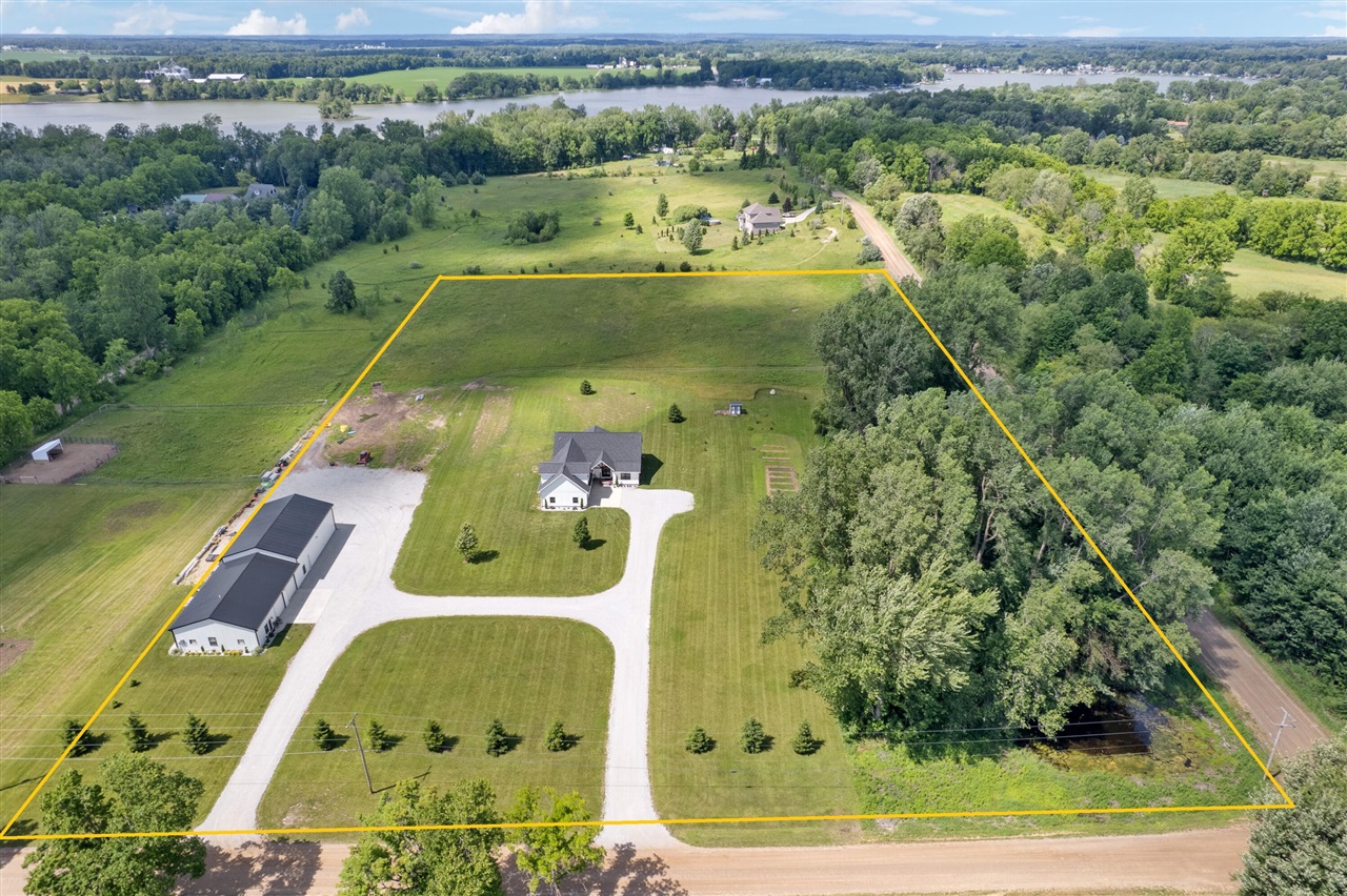7062 Brooks Road Clarksville, MI 48815 - Photo 3 of 70