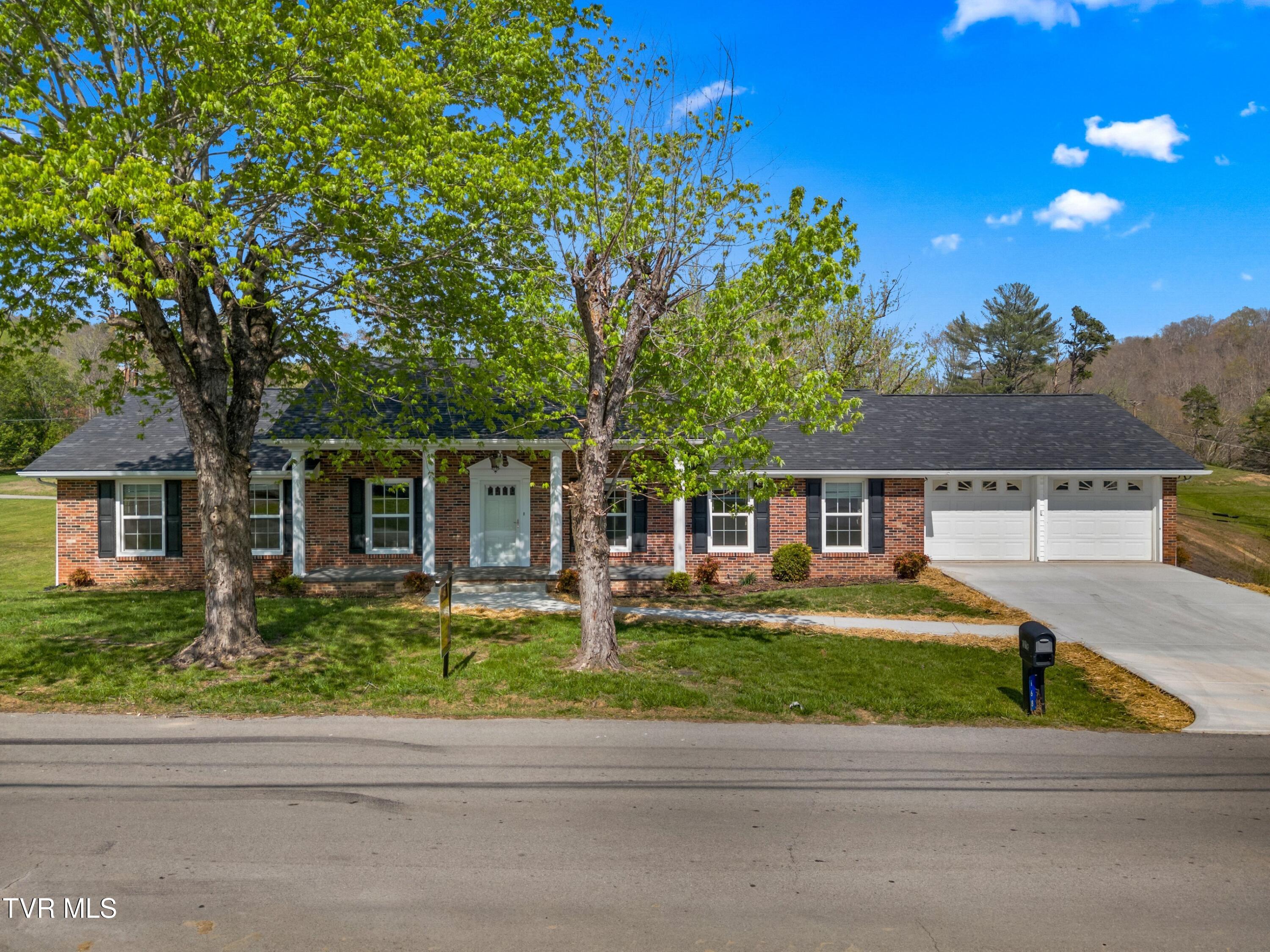 168 Jones Road Sneedville, TN 37869 - Photo 2 of 44 002-168JonesRoad-Sneedville-TN-37869-SMA