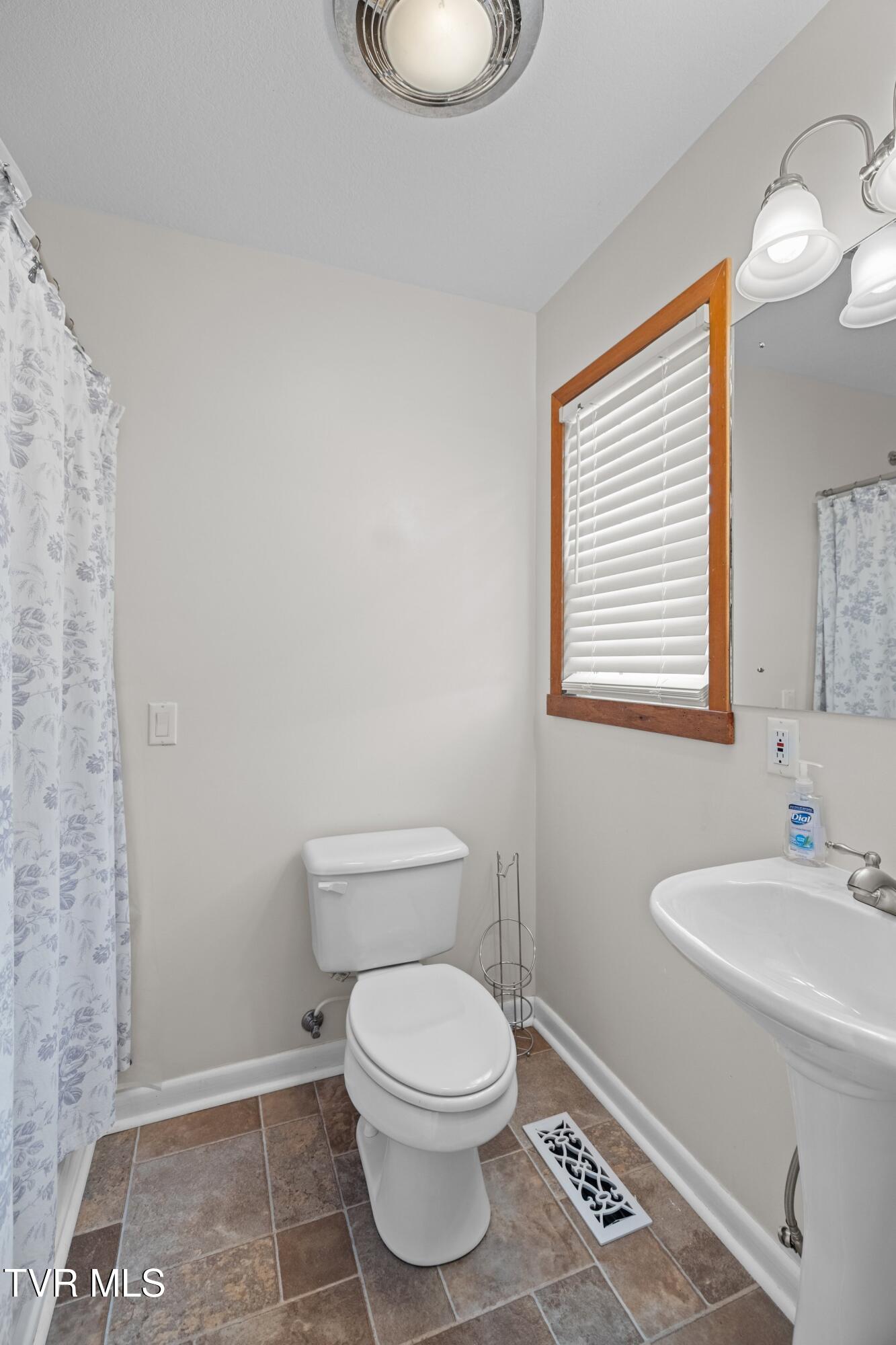 168 Jones Road Sneedville, TN 37869 - Photo 26 of 44 023-168JonesRoad-Sneedville-TN-37869-SMA