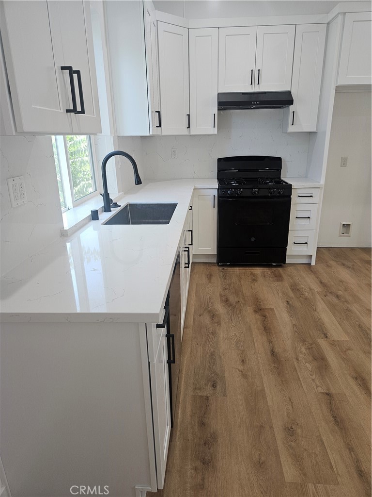 6955 Rhea Reseda, CA 91335 - Photo 3 of 16 Kitchen