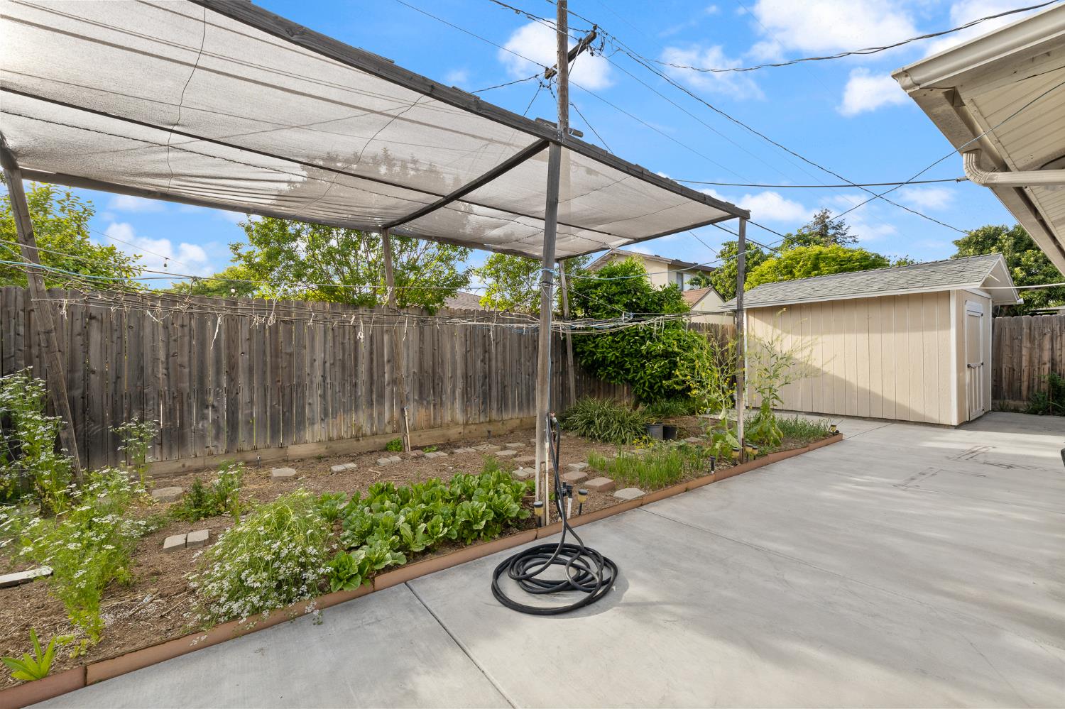 4683 North Angus Street Fresno, CA 93726 - Photo 26 of 27 a backyard of a house with a table and chairs