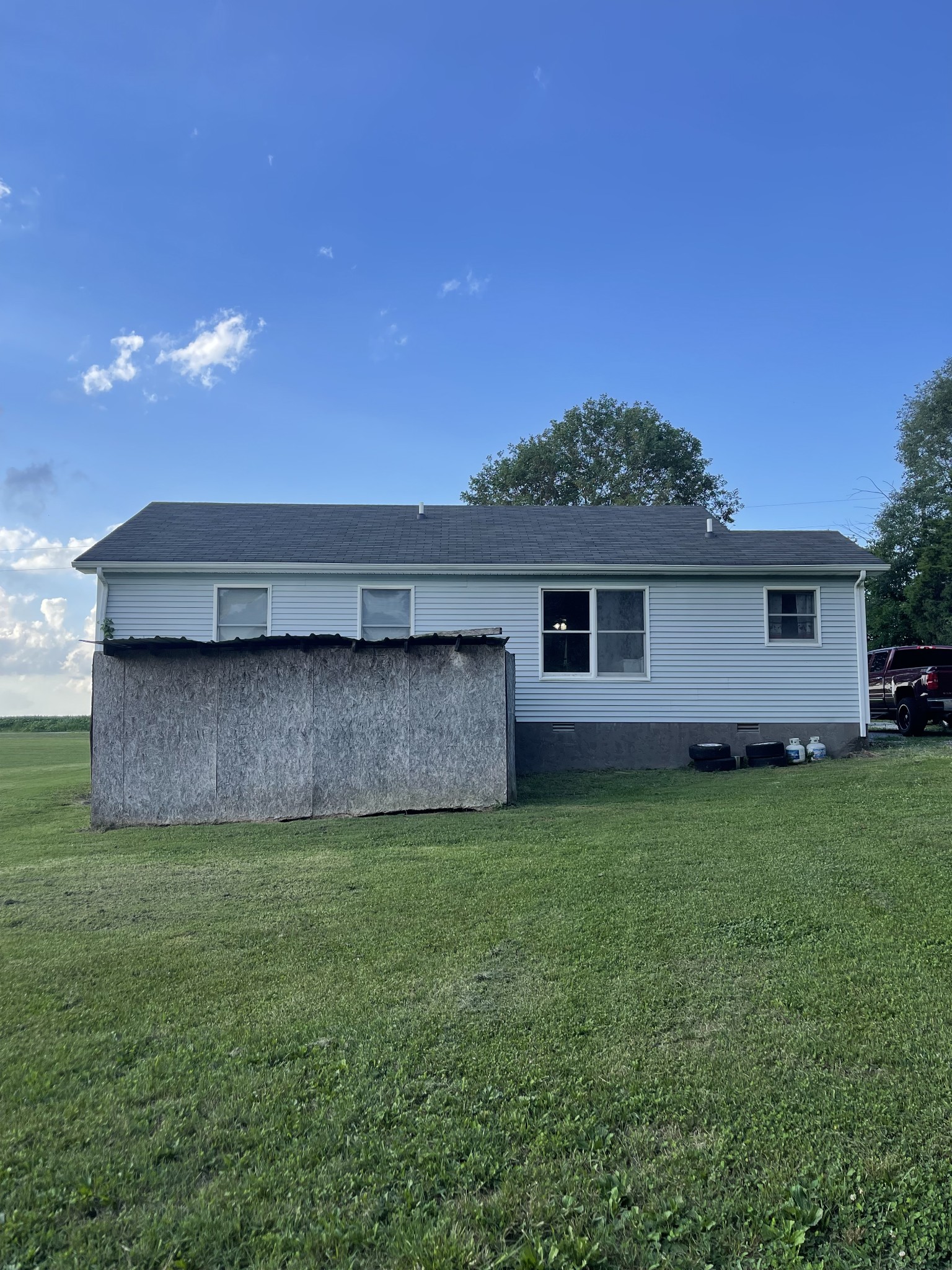 588 Gregory Road Westmoreland, TN 37186 - Photo 2 of 11 a view of a house with a yard