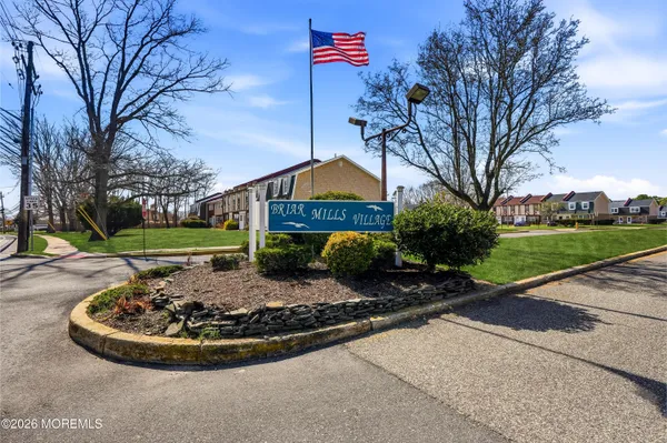 $329,900 | 7 Briar Mills Drive, Brick, NJ 08724