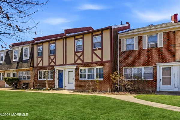 $329,900 | 7 Briar Mills Drive, Brick, NJ 08724