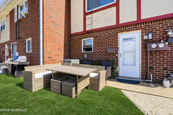$329,900 | 7 Briar Mills Drive, Brick, NJ 08724