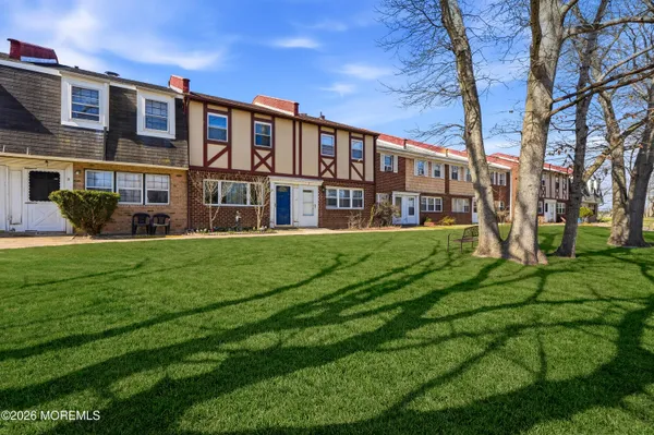 $329,900 | 7 Briar Mills Drive, Brick, NJ 08724