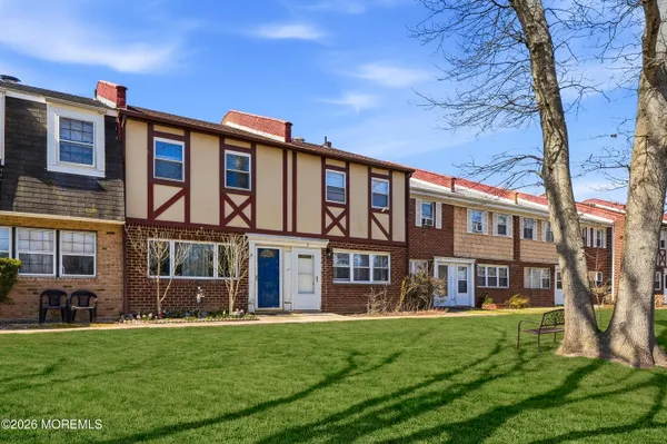 $329,900 | 7 Briar Mills Drive, Brick, NJ 08724