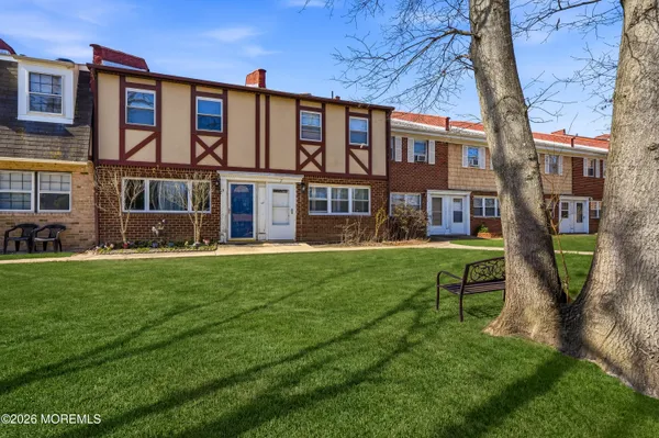 $329,900 | 7 Briar Mills Drive, Brick, NJ 08724