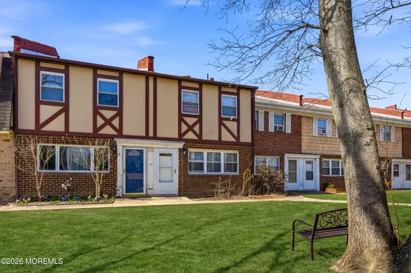 $329,900 | 7 Briar Mills Drive, Brick, NJ 08724