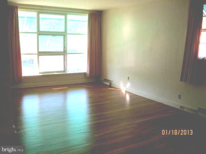 1205 Ripley Street Philadelphia, PA 19111 - Photo 3 of 13 Living Room