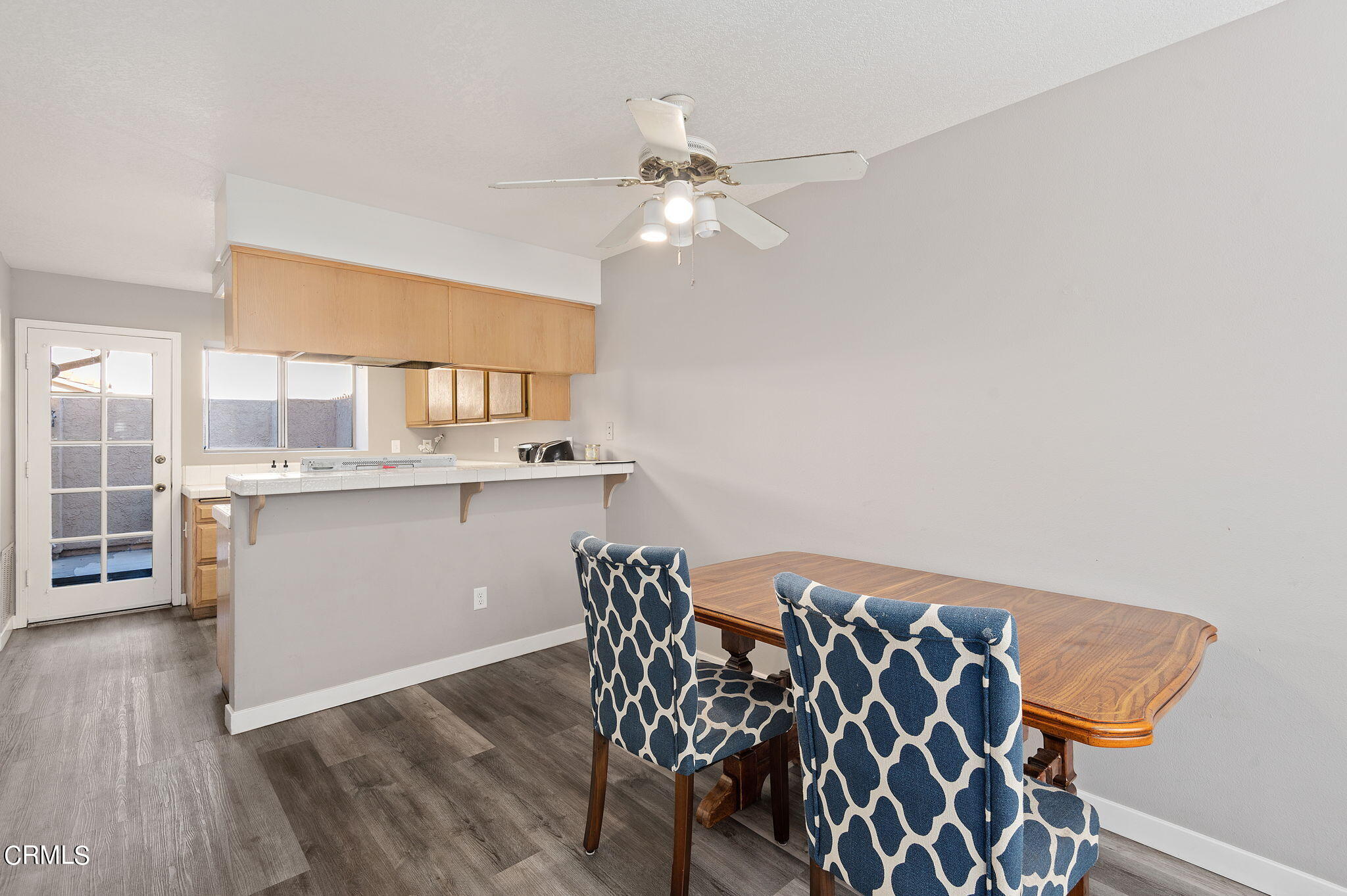 402 Johnson Road Oxnard, CA 93033 - Photo 6 of 18 a kitchen with a table and chairs
