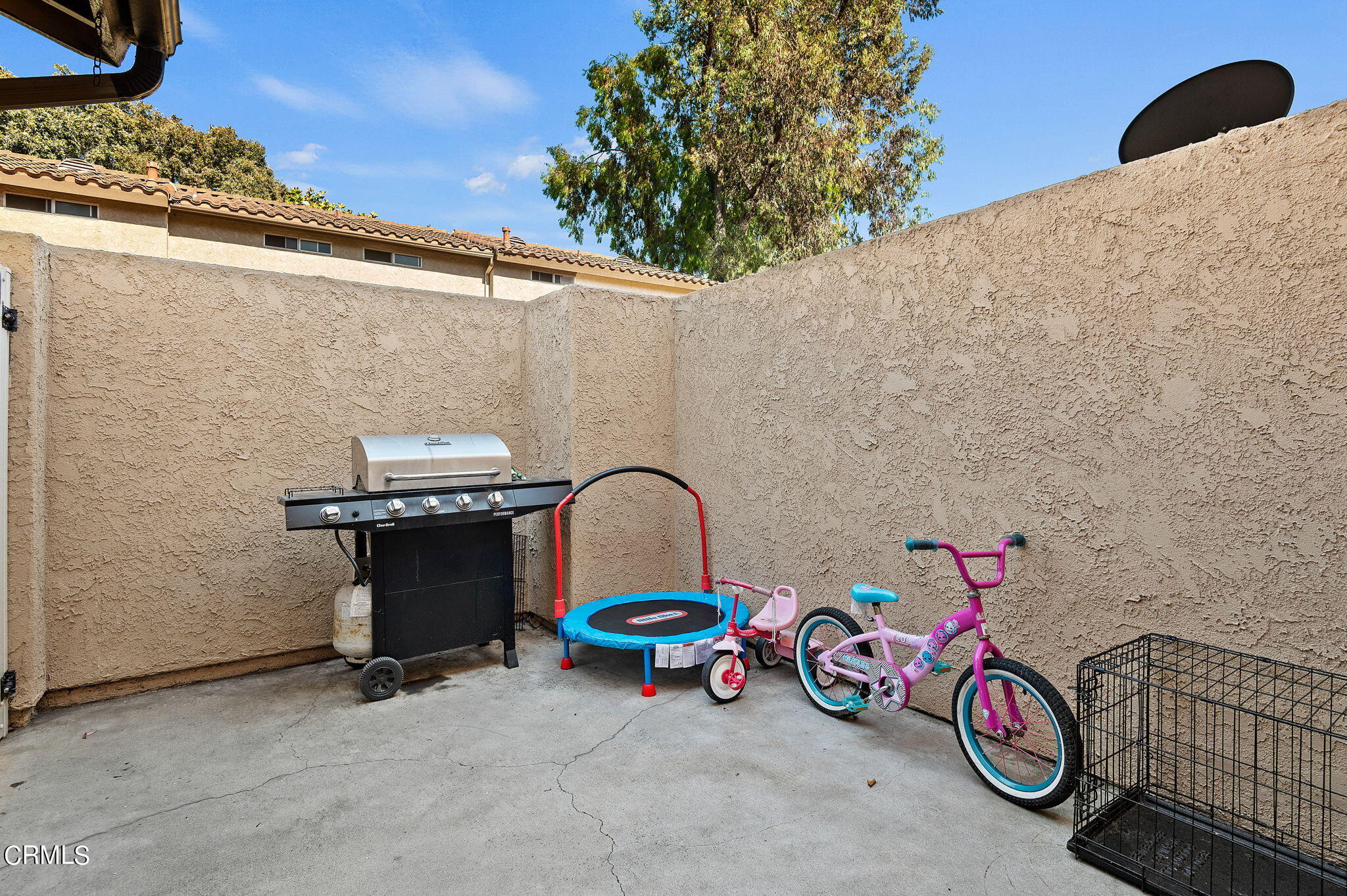 402 Johnson Road Oxnard, CA 93033 - Photo 9 of 18 a view of yard with outdoor seating