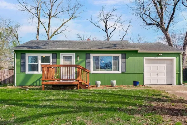 $215,000 | 7612 West 64th Terrace, Mission, KS 66202