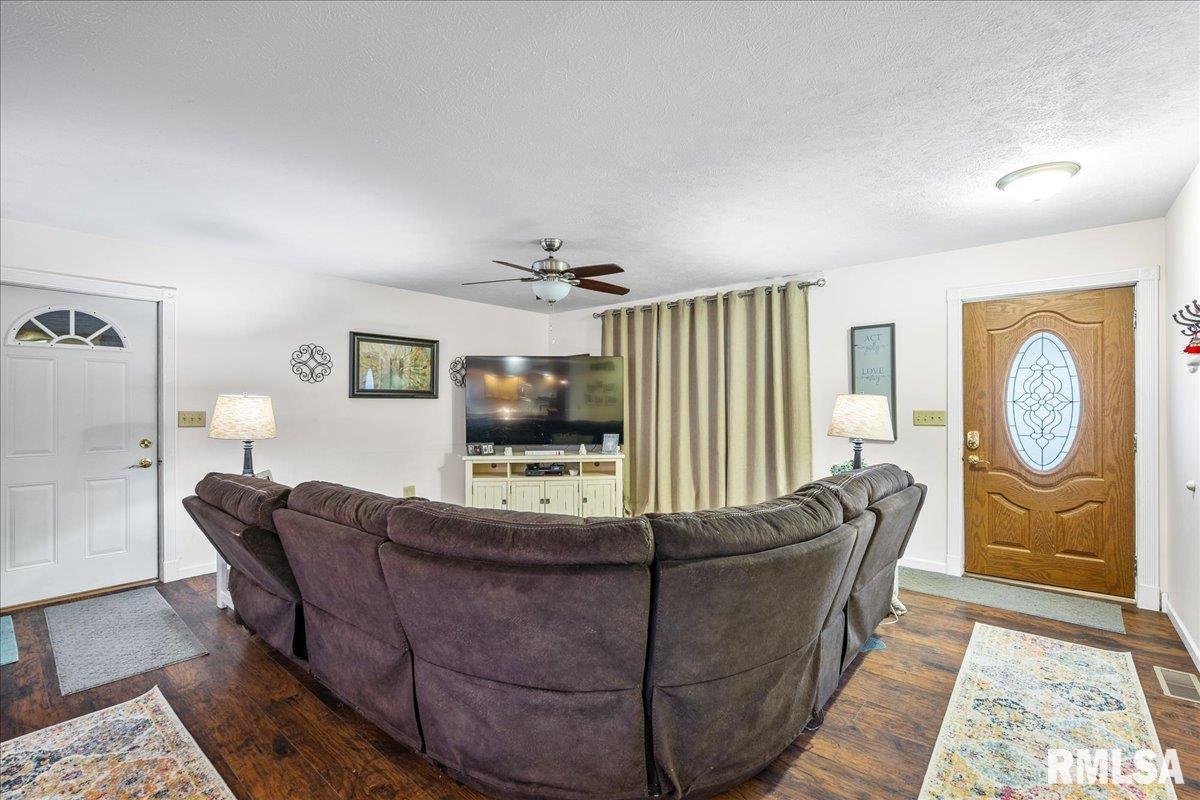 9100 North Deer Trail Mapleton, IL 61547 - Photo 5 of 42