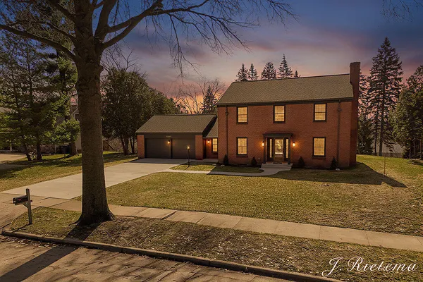 $974,900 | 2150 Onekama Drive Southeast, Grand Rapids, MI 49506