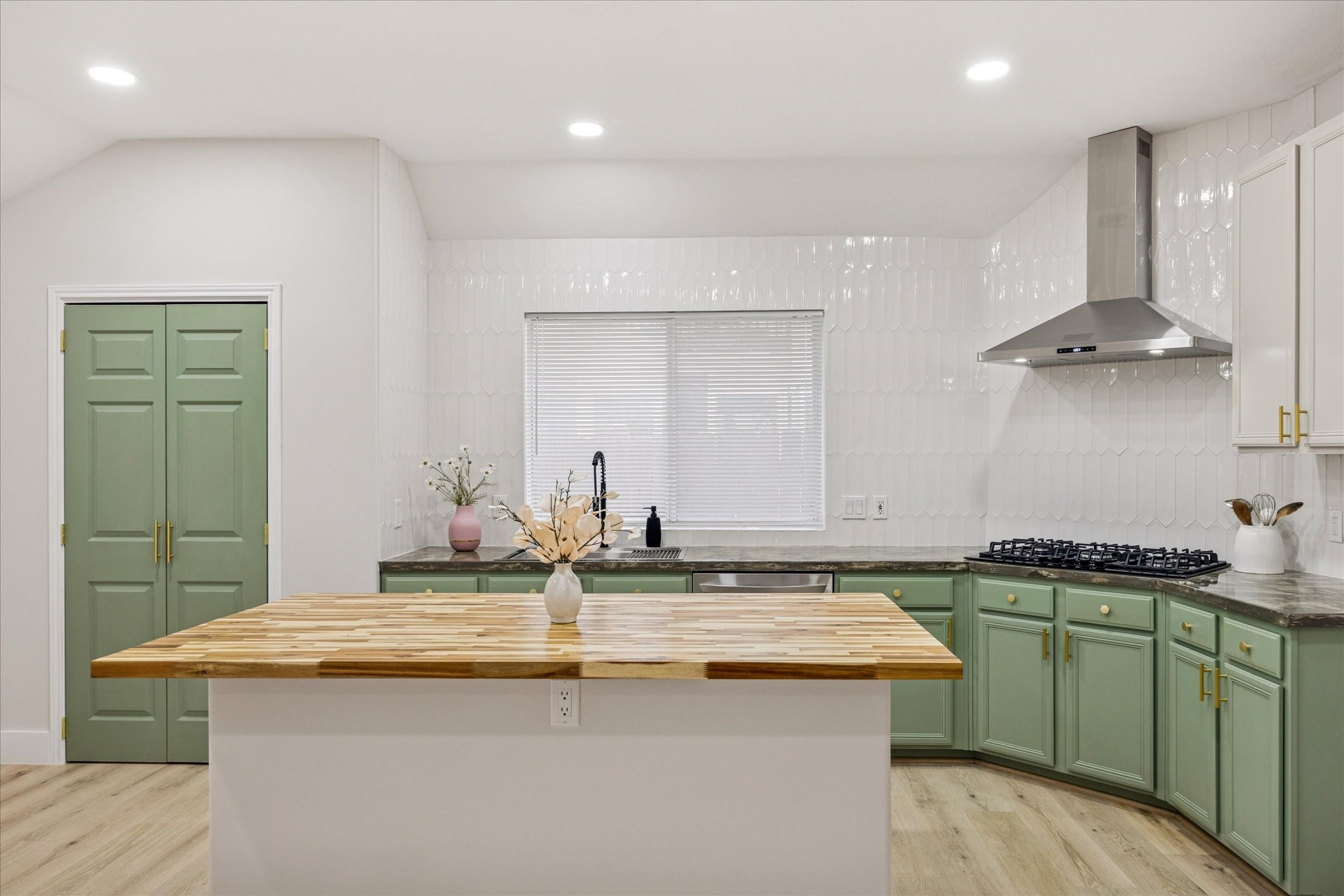 12624 Twisted Briar Lane Austin, TX 78729 - Photo 17 of 41