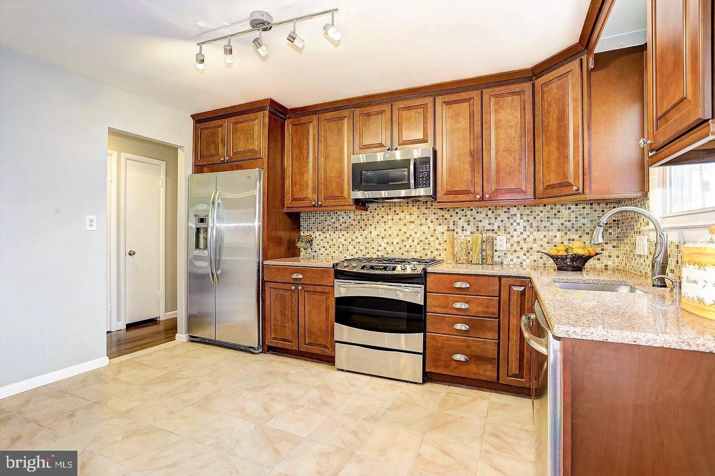 4024 Carthage Road Randallstown, MD 21133 - Photo 3 of 17 Kitchen