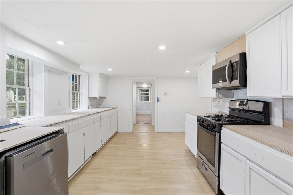 4 Townsend Street Pepperell, MA 01463 - Photo 12 of 24