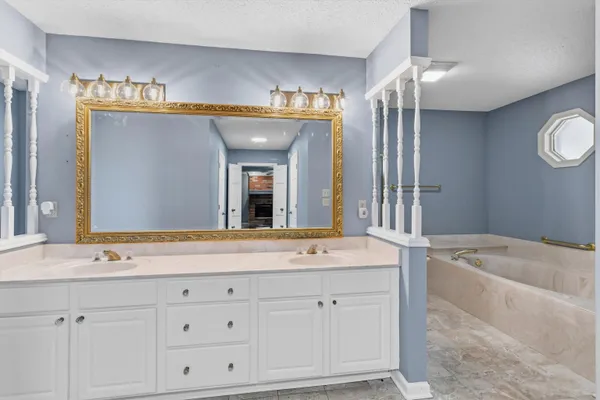 $575,000 | 8264 Whispering Pines Circle, Germantown, TN 38139