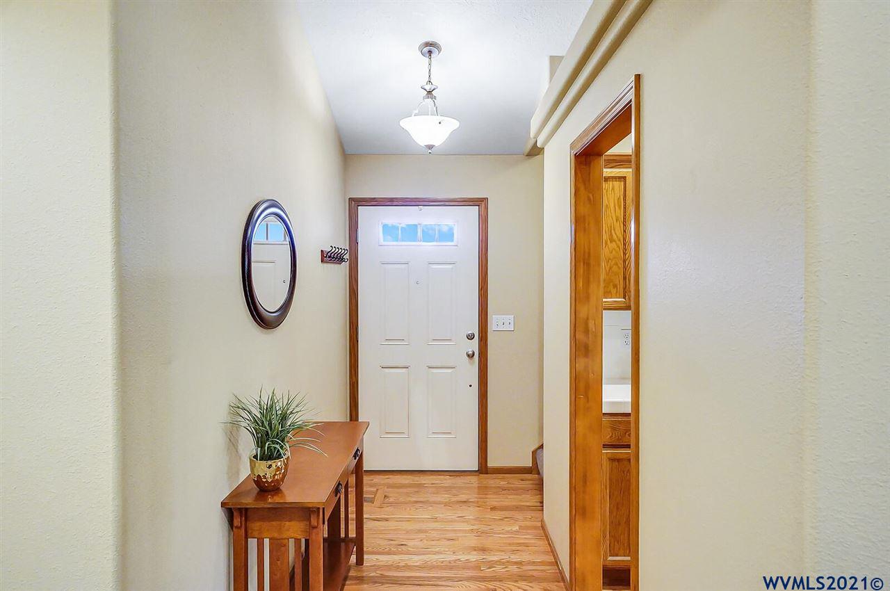 2077 Chase Loop Southwest Albany, OR 97321 - Photo 10 of 42
