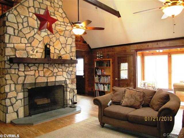 9721 Crumps Mill Road Quinton, VA 23141 - Photo 6 of 12 Den/Family/Great Room