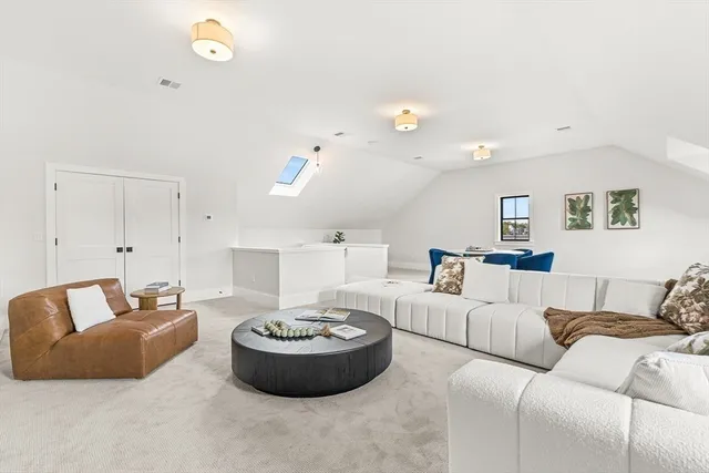 a view of a back yard