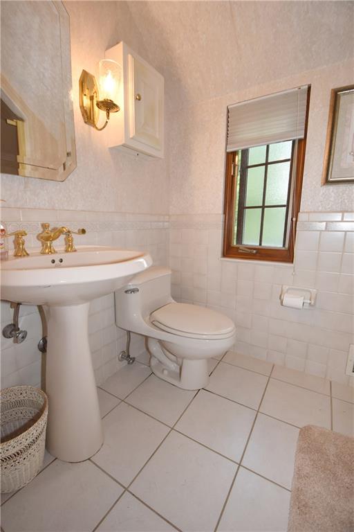 450 Arden Road Pittsburgh, PA 15216 - Photo 20 of 35 ENSUITE BATHROOM WITH SHOWER!!!