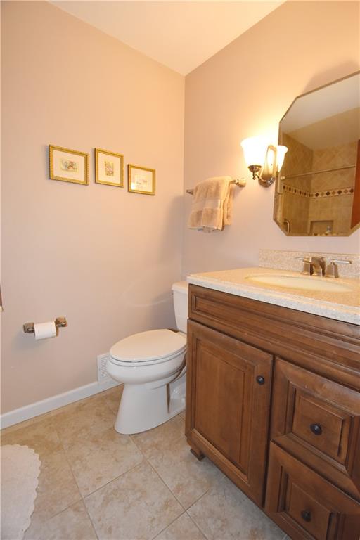 450 Arden Road Pittsburgh, PA 15216 - Photo 23 of 35 UPDATED MAIN BATHROOM!!!