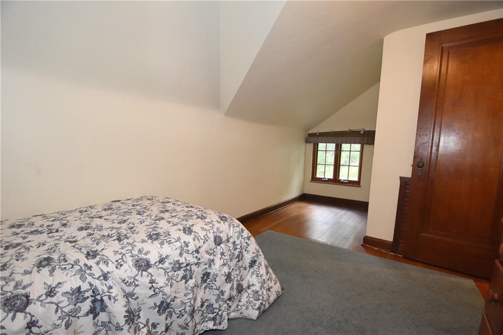 450 Arden Road Pittsburgh, PA 15216 - Photo 24 of 35 PRIVATE 3RD FLOOR FOURTH BEDROOM WITH PRIVATE BATH!!