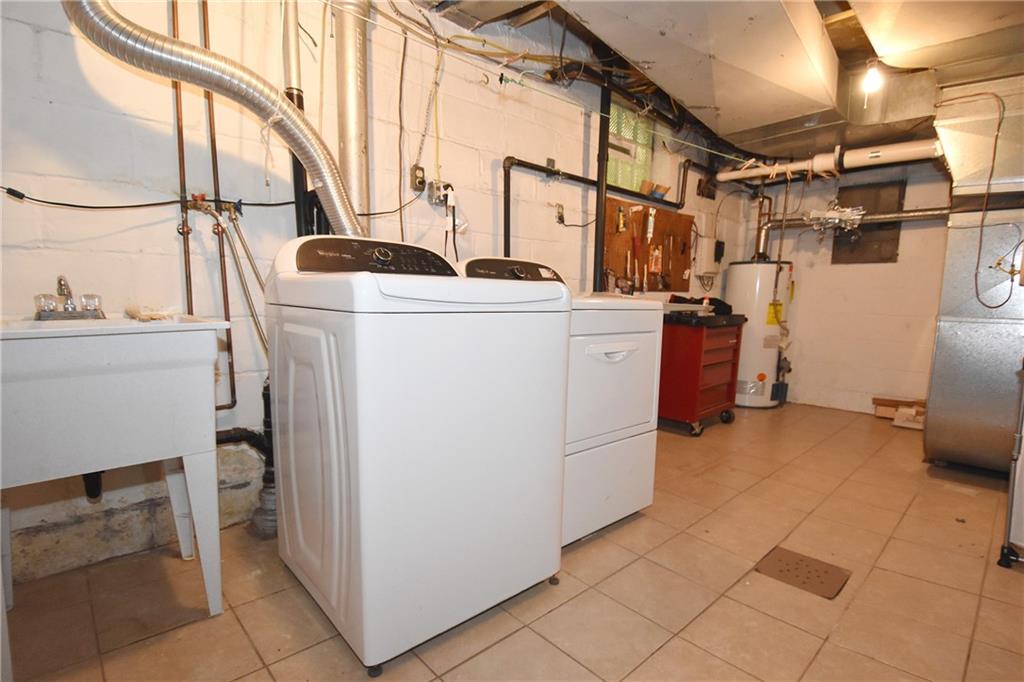 450 Arden Road Pittsburgh, PA 15216 - Photo 28 of 35 WASHER AND DRYER REMAIN!! CERAMIC TILE FLOORING!!!