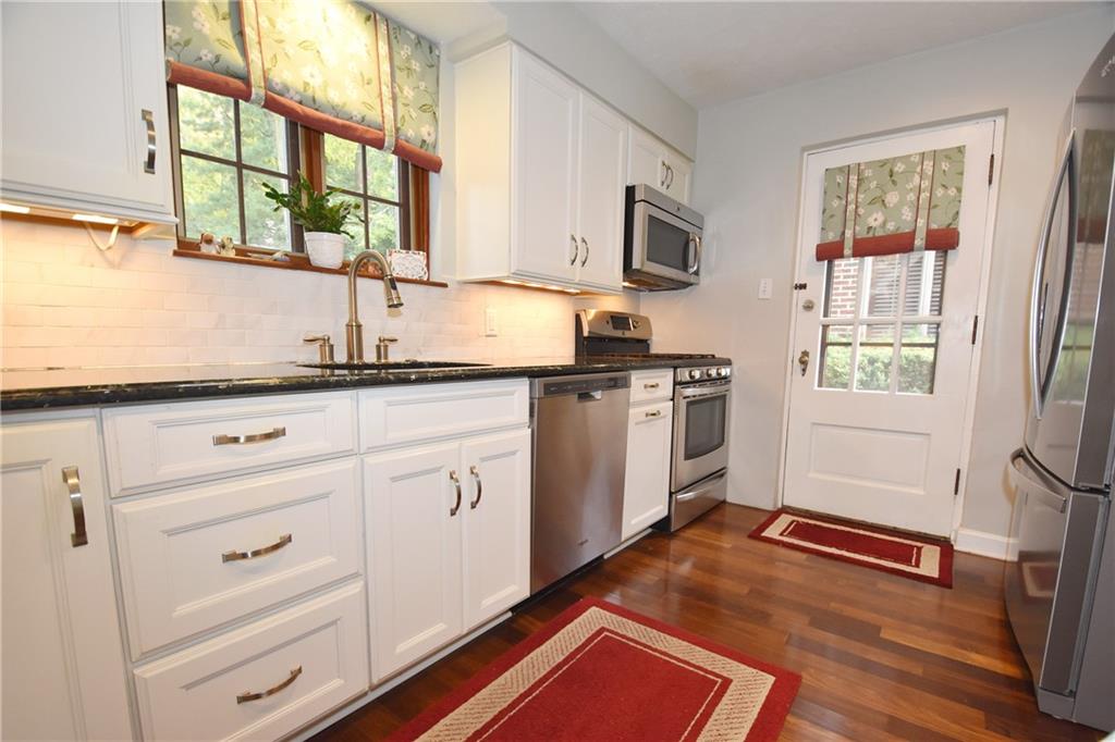 450 Arden Road Pittsburgh, PA 15216 - Photo 10 of 35 STAINLESS STEEL APPLIANCES!!