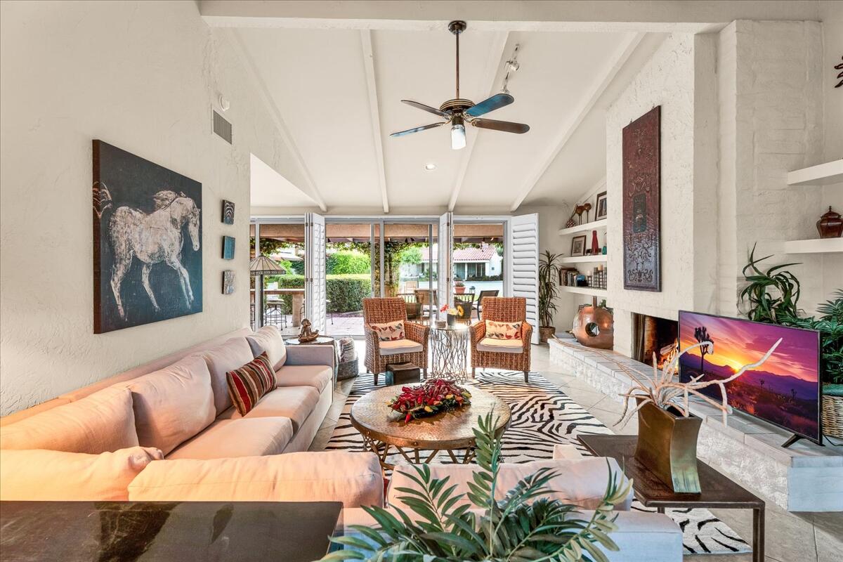 48901 Ave Anselmo La Quinta, CA 92253 - Photo 14 of 48 Living Room