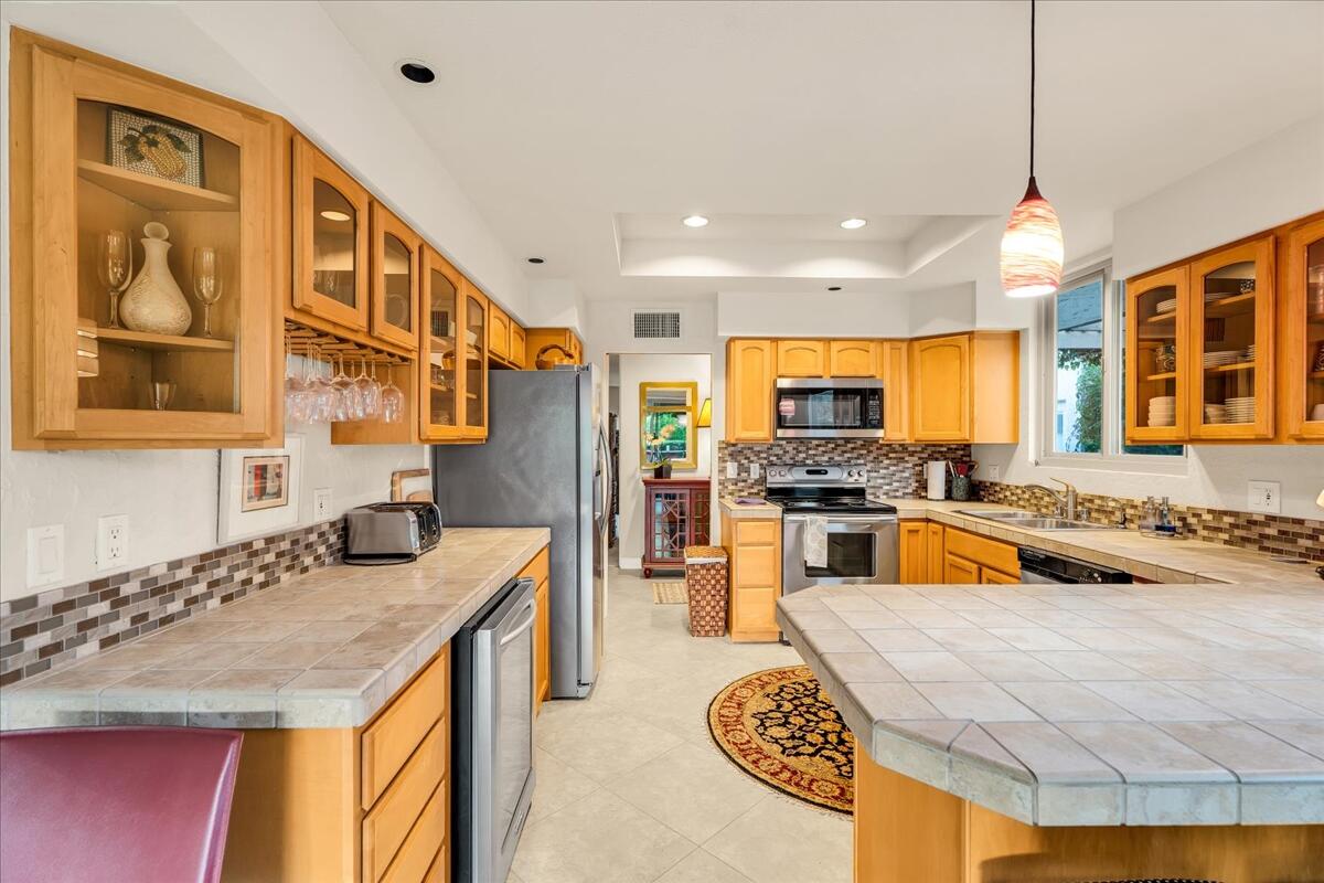 48901 Ave Anselmo La Quinta, CA 92253 - Photo 17 of 48 Kitchen