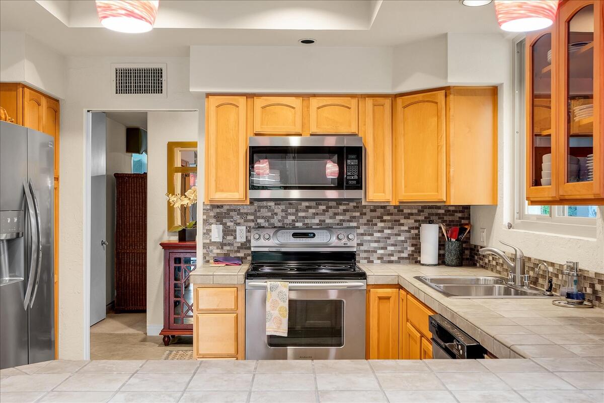48901 Ave Anselmo La Quinta, CA 92253 - Photo 19 of 48 Kitchen