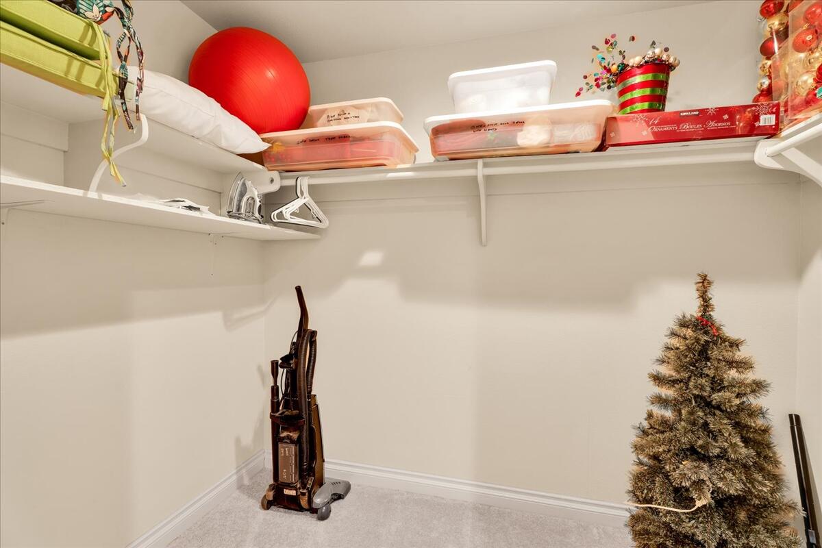 48901 Ave Anselmo La Quinta, CA 92253 - Photo 35 of 48 Guest walk in closet