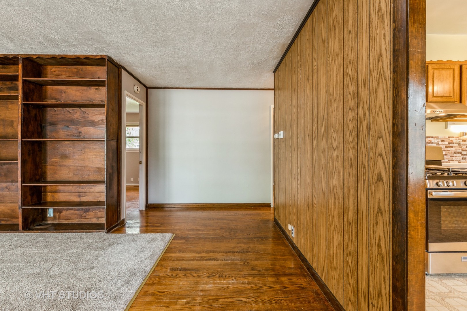 34 A Robin Road Carpentersville, IL 60110 - Photo 5 of 10 a view of front door