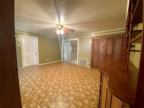 $1,300 | 611 Bolster Street, Baytown, TX 77520