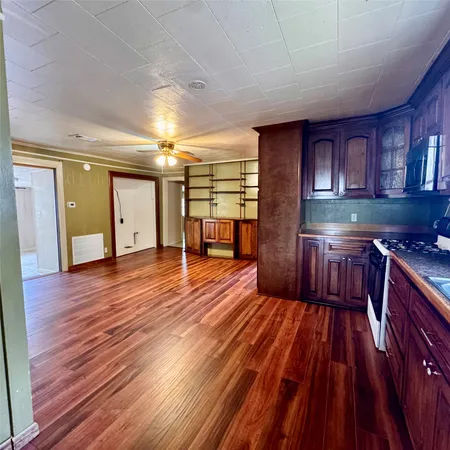 $1,300 | 611 Bolster Street, Baytown, TX 77520