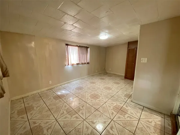 $1,300 | 611 Bolster Street, Baytown, TX 77520