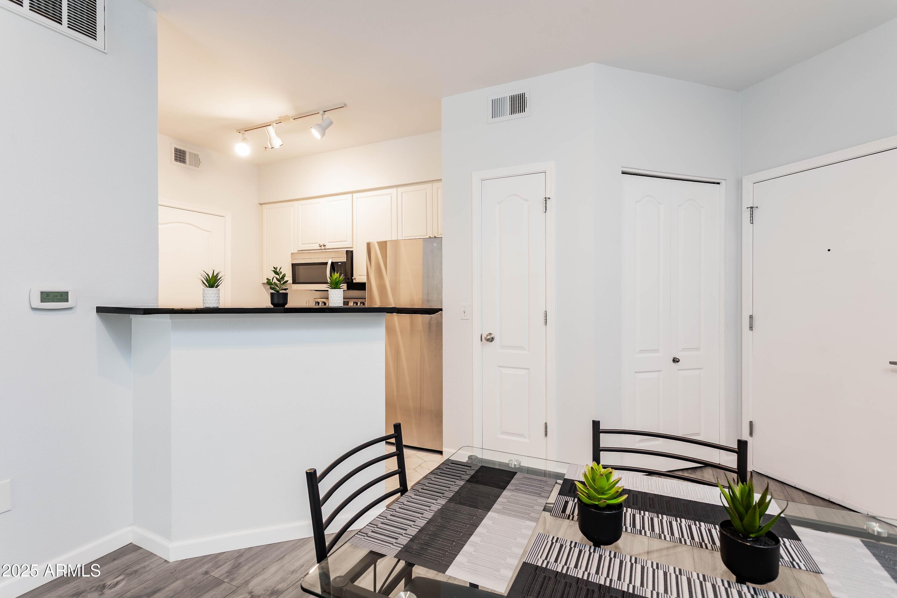 1701 East Colter Street, Unit 151 Phoenix, AZ 85016 - Photo 4 of 26 Dining Space