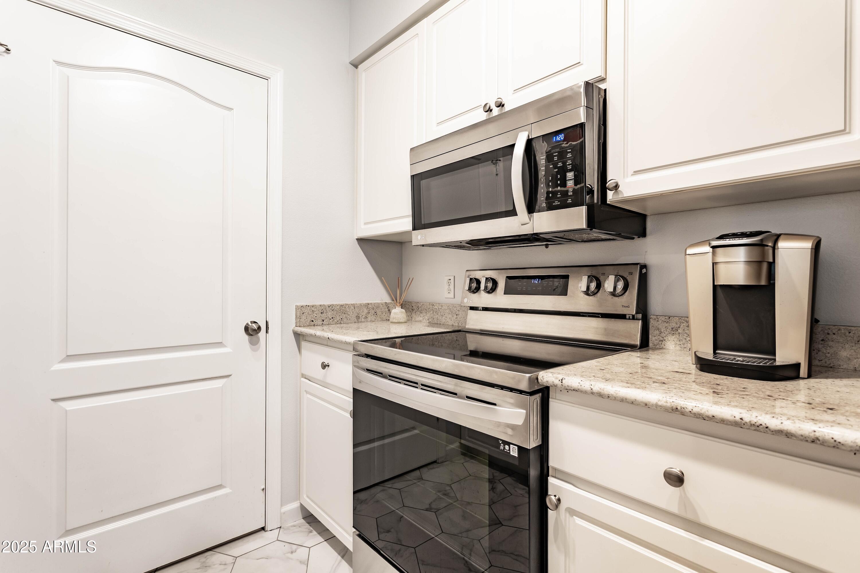 1701 East Colter Street, Unit 151 Phoenix, AZ 85016 - Photo 6 of 26 Kitchen
