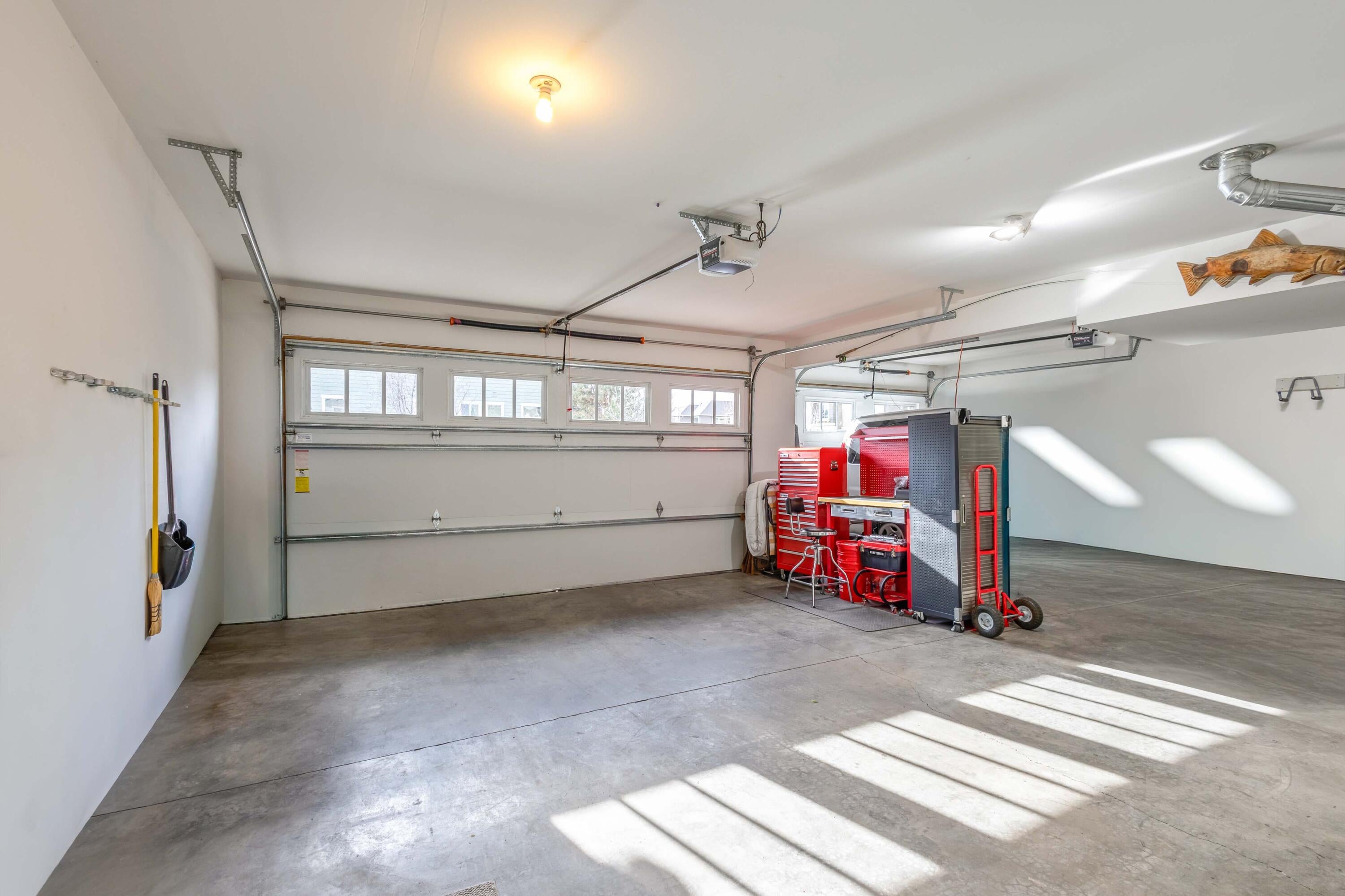 20870 Golden Gate Place Bend, OR 97702 - Photo 32 of 42 Triple car garage.