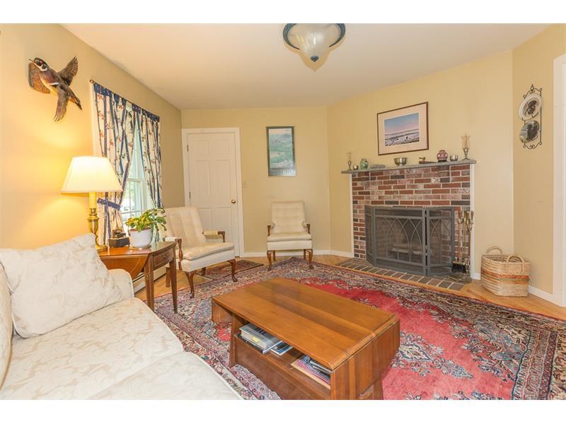 48 Headgate Road Damariscotta, ME 04543 - Photo 8 of 26 Living Room.