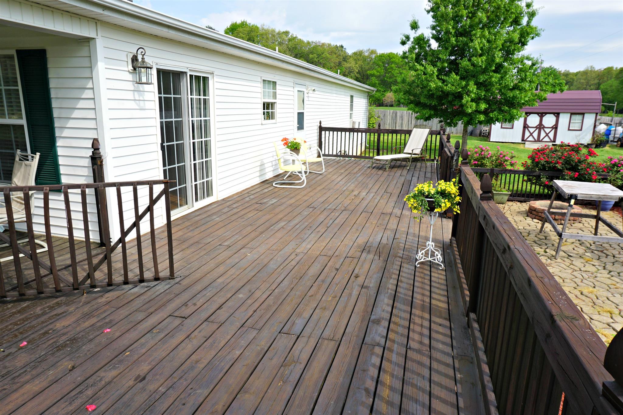 106 Walter Bartlett Road Manchester, TN 37355 - Photo 8 of 26 a balcony with wooden floor and furniture