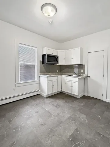 $1,850 | 463 Broadway, Unit 2, Lawrence, MA 01841