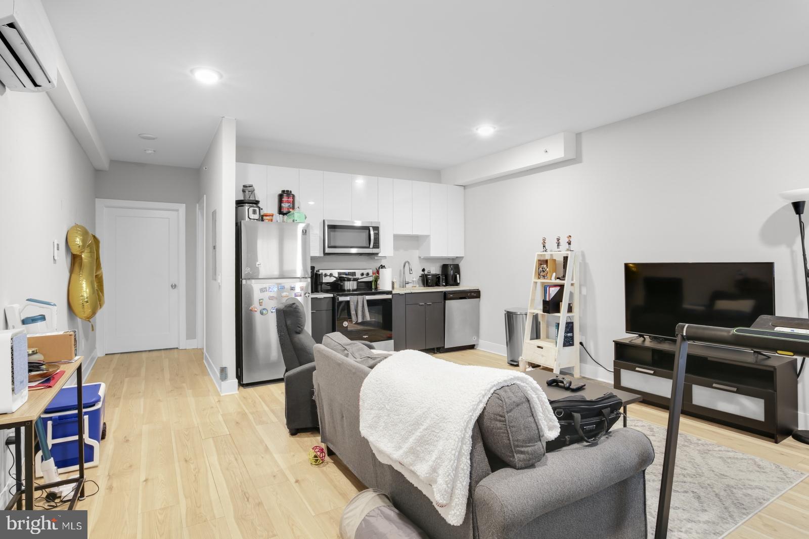 2150 North Front Street, Unit 4 Philadelphia, PA 19122 - Photo 2 of 17