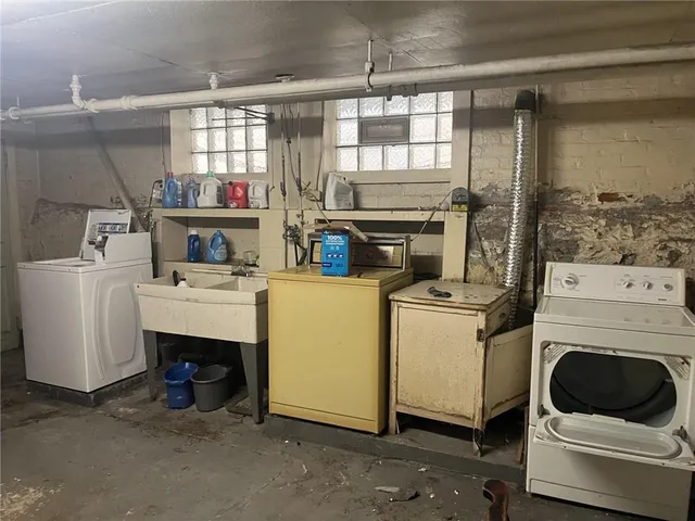 a view of kitchen and washer and dryer